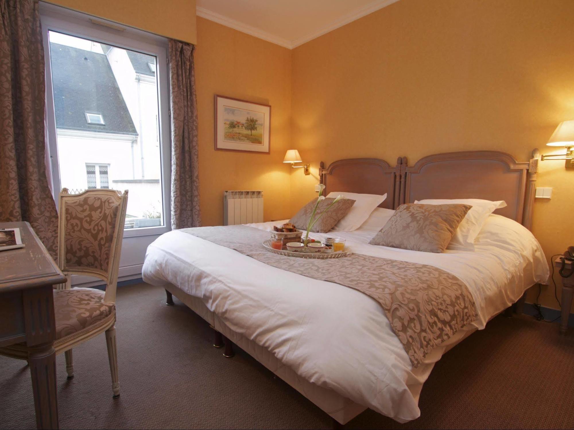 Hotel Sully Nogent-le-Rotrou Exterior photo